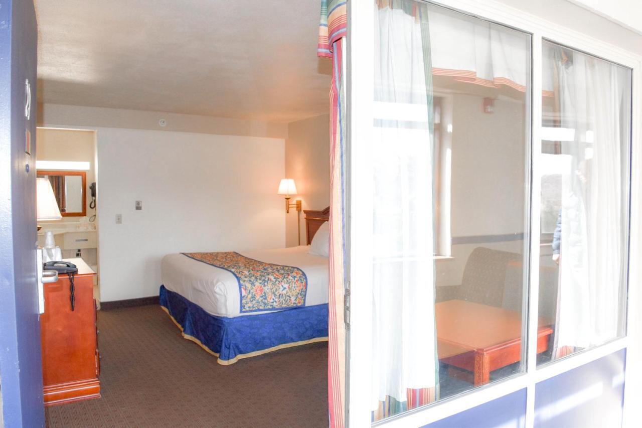 Attleboro Motor Inn Eksteriør billede